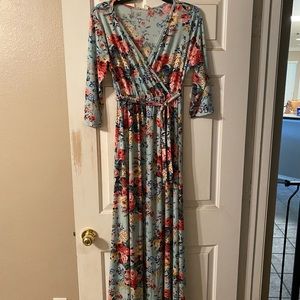 Floral 3/4 sleeve maternity maxi dress